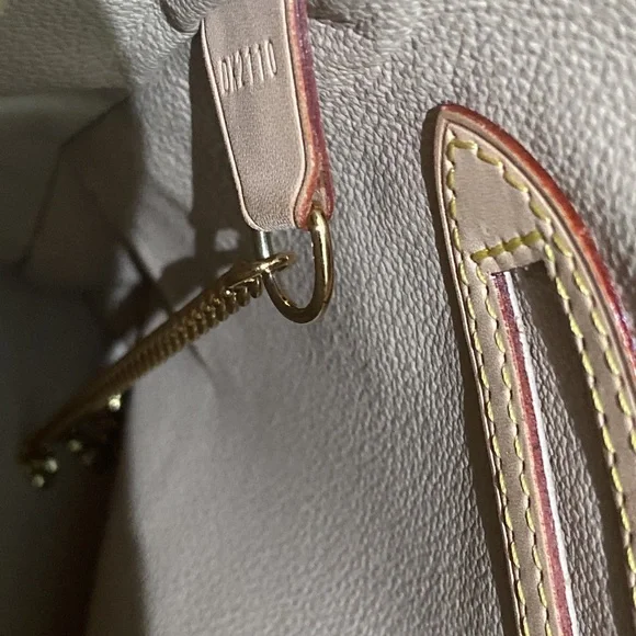 βοΈSOLD βοΈ Louis Vuitton Petit (PM) Bucket Bag - Picture 5 of 14